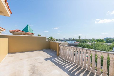 Townhouse in Tampa, Florida 3 bedrooms, 285.86 sq.m. № 2109960 - photo 25