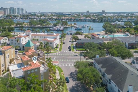 Townhouse in Tampa, Florida 3 bedrooms, 285.86 sq.m. № 2109960 - photo 2