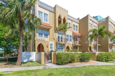 Touwnhouse à Tampa, Floride 3 chambres, 285.86 m2 № 2109960