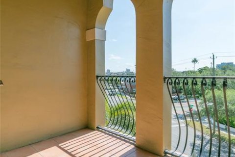 Townhouse in Tampa, Florida 3 bedrooms, 285.86 sq.m. № 2109960 - photo 17