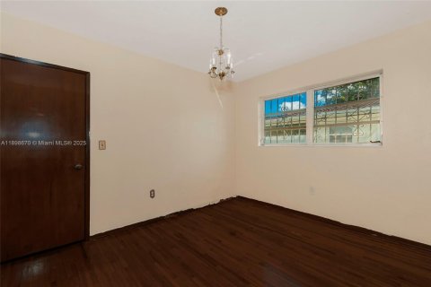 House in Miami, Florida 3 bedrooms, 153.1 sq.m. № 1953002 - photo 11