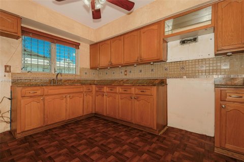 House in Miami, Florida 3 bedrooms, 153.1 sq.m. № 1953002 - photo 7