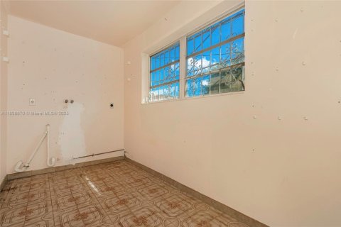 House in Miami, Florida 3 bedrooms, 153.1 sq.m. № 1953002 - photo 15