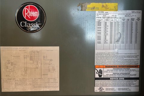 House in Miami, Florida 3 bedrooms, 153.1 sq.m. № 1953002 - photo 18