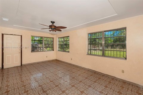 House in Miami, Florida 3 bedrooms, 153.1 sq.m. № 1953002 - photo 9