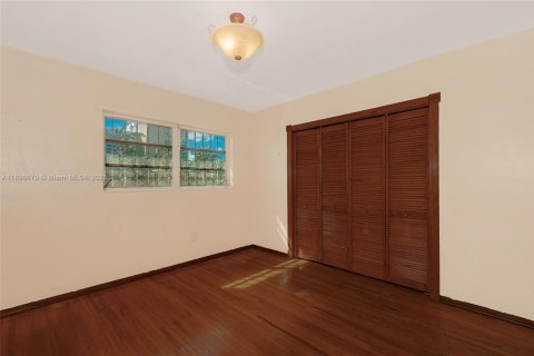 House in Miami, Florida 3 bedrooms, 153.1 sq.m. № 1953002 - photo 12