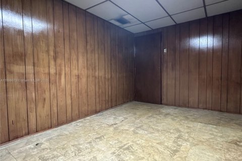 House in Miami, Florida 3 bedrooms, 153.1 sq.m. № 1953002 - photo 17