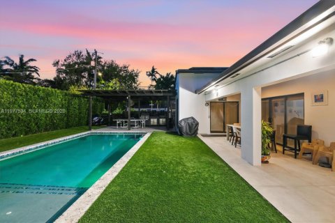 Villa ou maison à vendre à Miami Shores, Floride: 4 chambres, 274.99 m2 № 2041107 - photo 3
