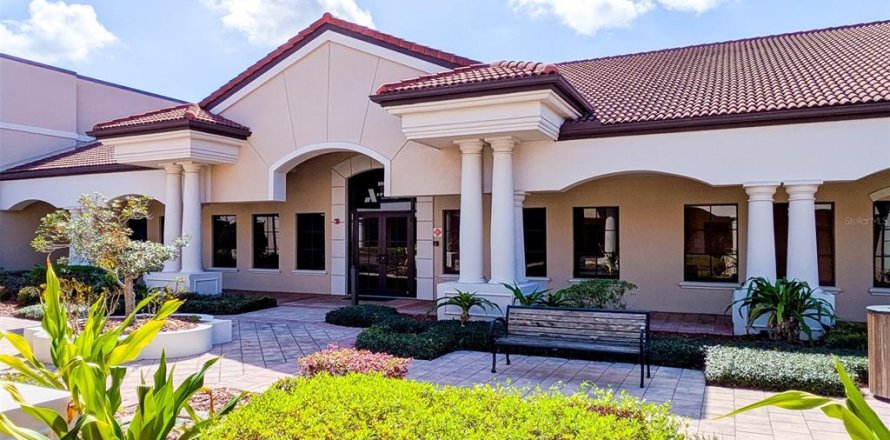 Propiedad comercial en Lakewood Ranch, Florida 747.49 m2 № 2097733