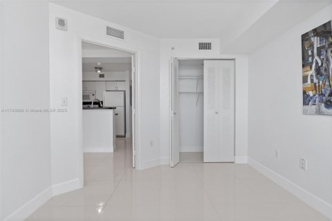 Condominio en venta en Miami, Florida, 1 dormitorio, 47.38 m2 № 1958939 - foto 16