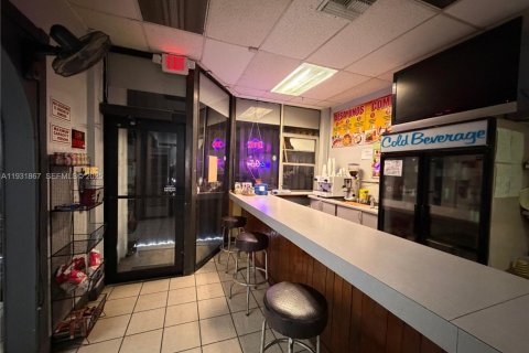 Купить коммерческую недвижимость в Майами, Флорида № 1990224 - фото 3