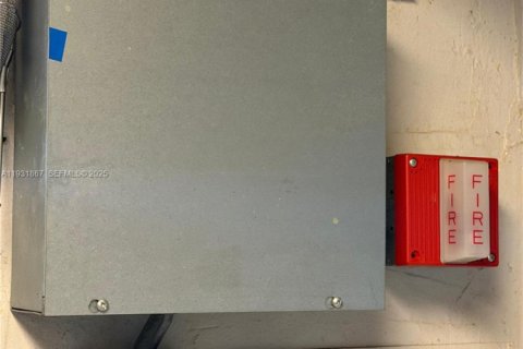 Купить коммерческую недвижимость в Майами, Флорида № 1990224 - фото 11