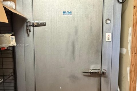 Купить коммерческую недвижимость в Майами, Флорида № 1990224 - фото 13