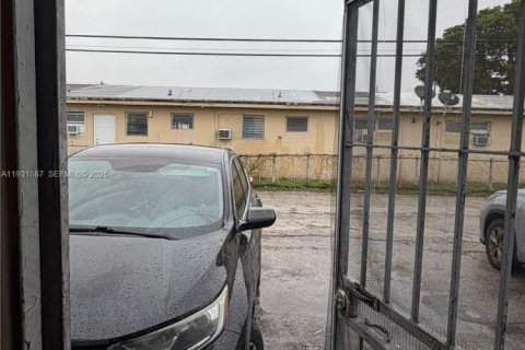 Купить коммерческую недвижимость в Майами, Флорида № 1990224 - фото 12