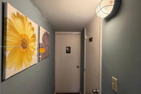 Купить коммерческую недвижимость в Майами, Флорида № 1990224 - фото 14