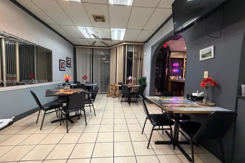 Купить коммерческую недвижимость в Майами, Флорида № 1990224 - фото 16