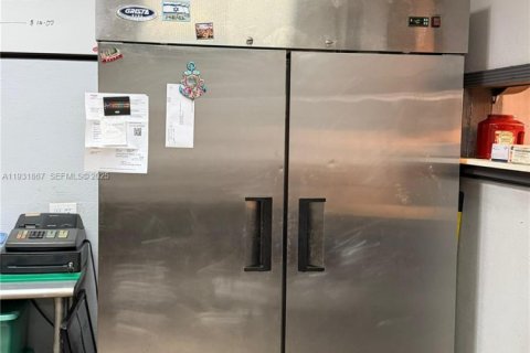 Купить коммерческую недвижимость в Майами, Флорида № 1990224 - фото 7