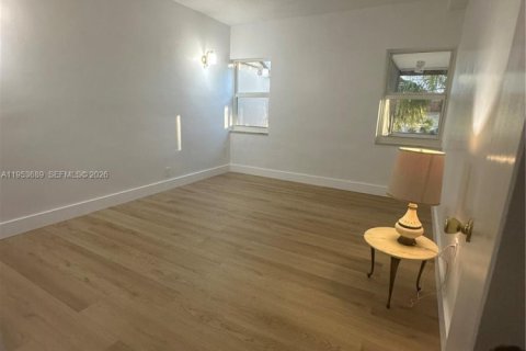 Condo in Miami, Florida, 1 bedroom  № 2009537 - photo 16