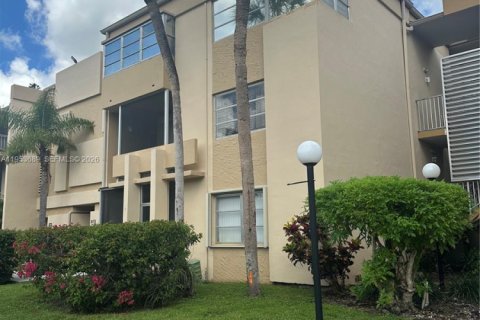 Condo in Miami, Florida, 1 bedroom  № 2009537 - photo 9