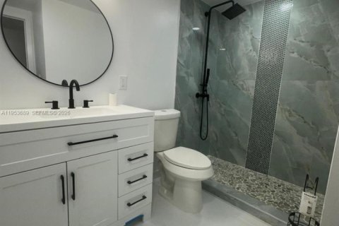 Condominio en alquiler en Miami, Florida, 1 dormitorio, 67.35 m2 № 2009537 - foto 3