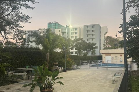 Condo in Miami, Florida, 1 bedroom  № 2009537 - photo 7