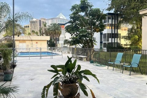 Condo in Miami, Florida, 1 bedroom  № 2009537 - photo 8