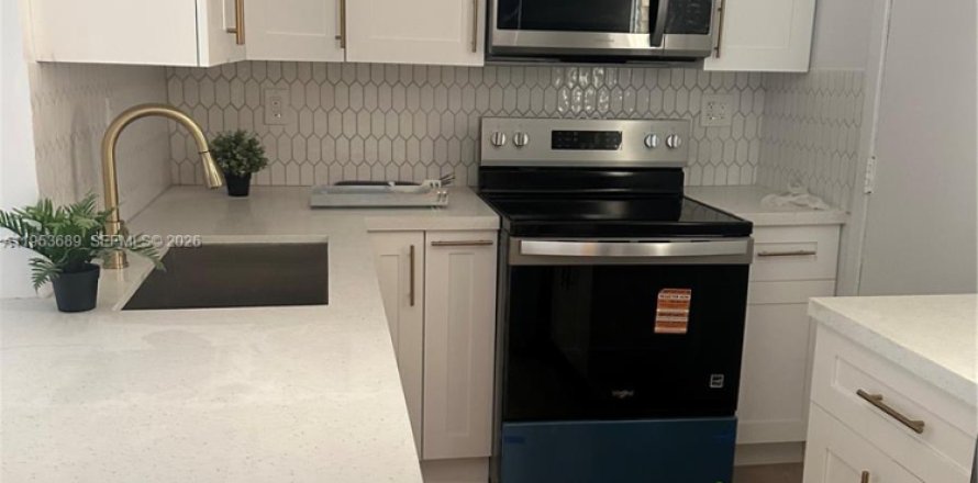 Condominio en Miami, Florida, 1 dormitorio  № 2009537