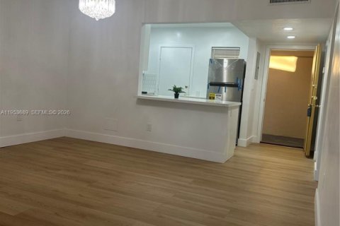 Condo in Miami, Florida, 1 bedroom  № 2009537 - photo 15