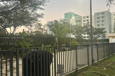 Condo in Miami, Florida, 1 bedroom  № 2009537 - photo 6