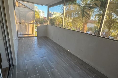 Condo in Miami, Florida, 1 bedroom  № 2009537 - photo 5