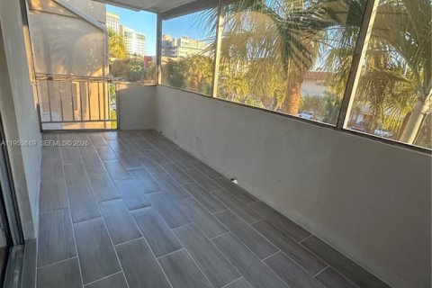 Condo in Miami, Florida, 1 bedroom  № 2009537 - photo 12