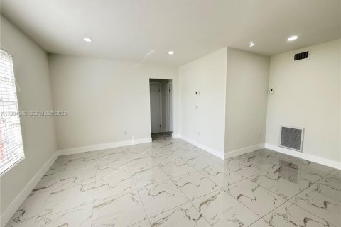 Condominio en alquiler en Miami, Florida, 1 dormitorio, 52.95 m2 № 2047302 - foto 3