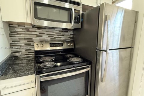 Condominio en alquiler en Miami, Florida, 1 dormitorio, 52.95 m2 № 2047302 - foto 6