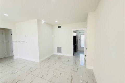 Condominio en alquiler en Miami, Florida, 1 dormitorio, 52.95 m2 № 2047302 - foto 4