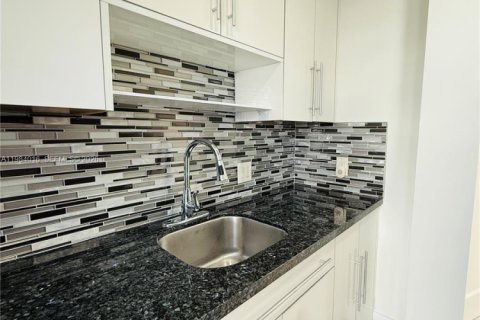 Condominio en alquiler en Miami, Florida, 1 dormitorio, 52.95 m2 № 2047302 - foto 7
