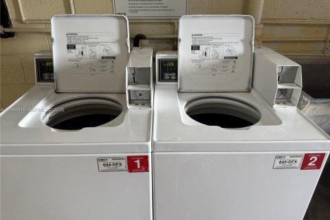 Condominio en alquiler en Miami, Florida, 1 dormitorio, 52.95 m2 № 2047302 - foto 14