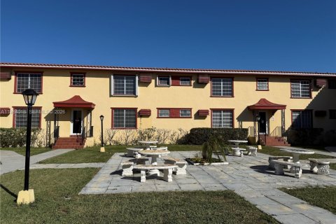 Condominio en Miami, Florida, 1 dormitorio  № 2047302