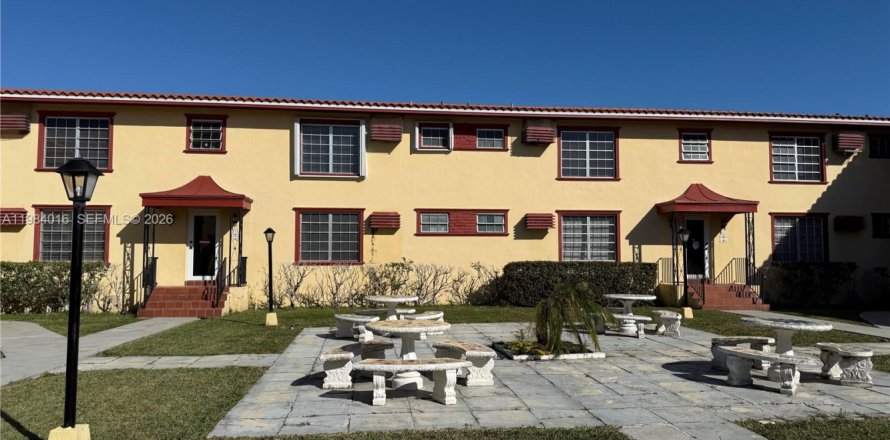 Condominio en Miami, Florida, 1 dormitorio  № 2047302