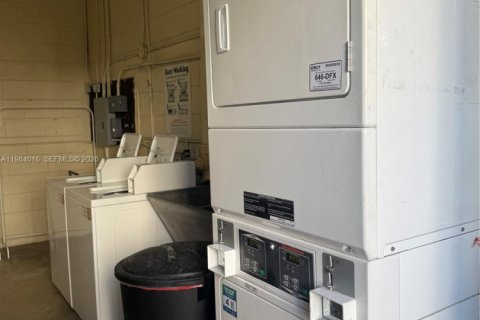 Condominio en alquiler en Miami, Florida, 1 dormitorio, 52.95 m2 № 2047302 - foto 15