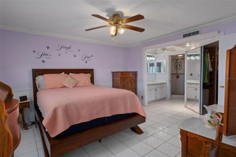 Condo in Port Richey, Florida, 2 bedrooms  № 1911023 - photo 28