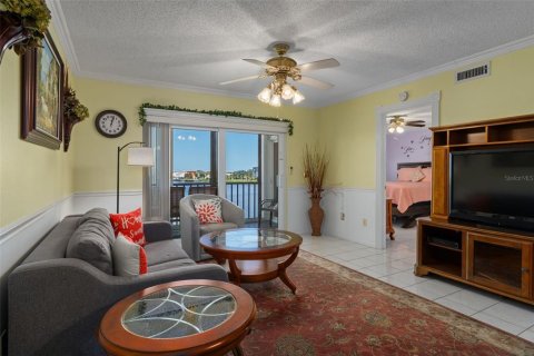 Condo in Port Richey, Florida, 2 bedrooms  № 1911023 - photo 16