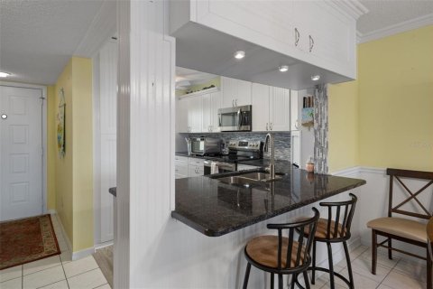 Condo in Port Richey, Florida, 2 bedrooms  № 1911023 - photo 18