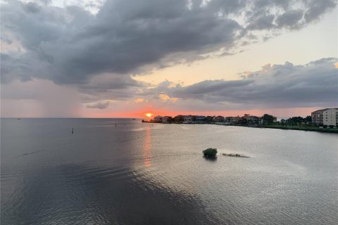 Condo in Port Richey, Florida, 2 bedrooms  № 1911023 - photo 6