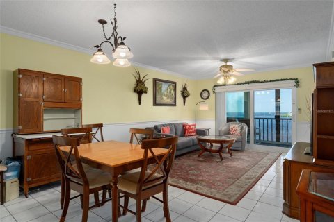 Condo in Port Richey, Florida, 2 bedrooms  № 1911023 - photo 12