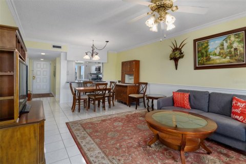 Condo in Port Richey, Florida, 2 bedrooms  № 1911023 - photo 17