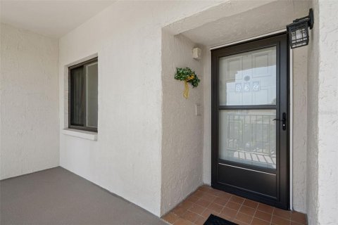 Condo in Port Richey, Florida, 2 bedrooms  № 1911023 - photo 9