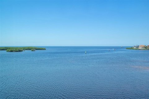Condo in Port Richey, Florida, 2 bedrooms  № 1911023 - photo 30