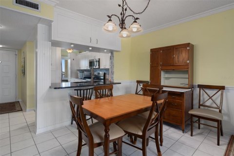 Condo in Port Richey, Florida, 2 bedrooms  № 1911023 - photo 13