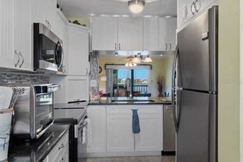 Condo in Port Richey, Florida, 2 bedrooms  № 1911023 - photo 24