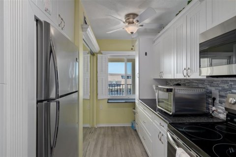 Condo in Port Richey, Florida, 2 bedrooms  № 1911023 - photo 22